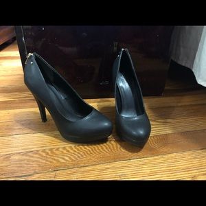 Call it spring, simple cute black heels size 7 1/2